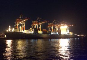 青海コンテナ埠頭(ライトアップ恐竜ガントリークレーン)の画像